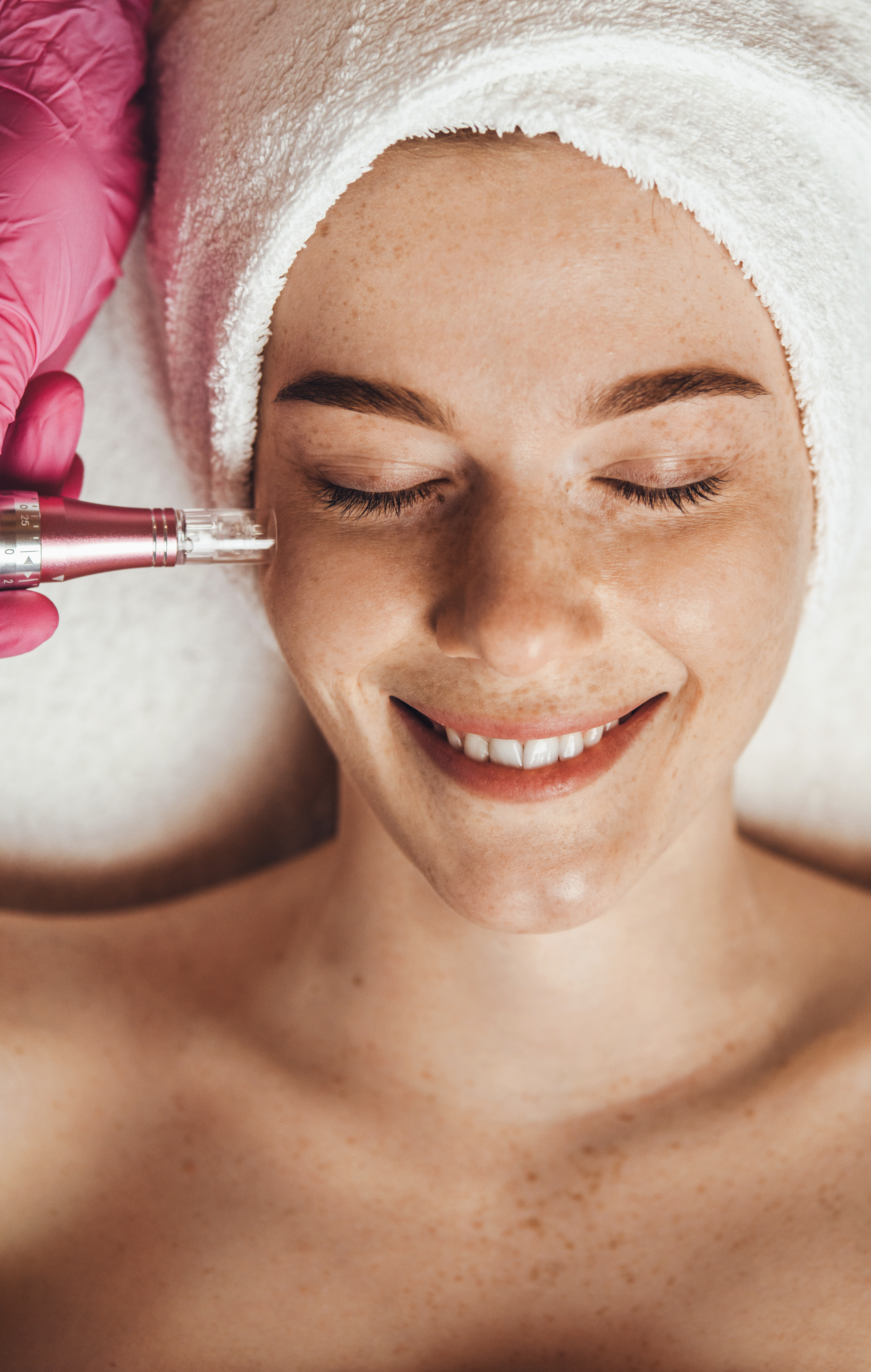Cosmetologist making procedure microdermabrasion on the face against acne. Medical equipment. Health care, beauty treatment. Skin treatment. Professional beauty salon.